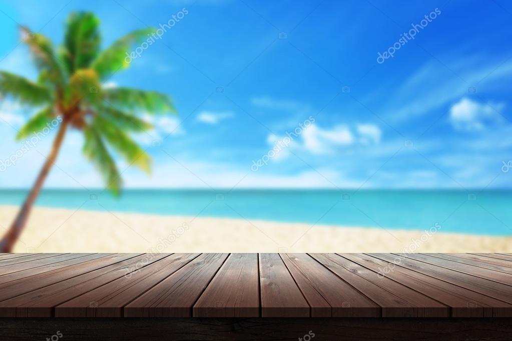 空的木桌棕榈海滩和大海背景的夏季时间 图库照片 C Vlado85 空的木桌棕榈海滩和大海背景的夏季时间 图库照片 C Vlado85