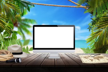 bilgisayar ekran Resepsiyon harita şapka ip meşale ile sunum kadar arka plan sahte Beach'te orman