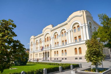 Banja Luka, Bosna-Hersek 4 Eylül 2021 Banski Dvor kültür merkezi, şehir merkezinin tarihi bir simgesi..