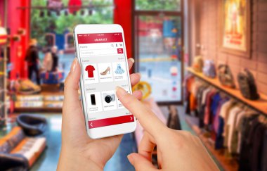 Akıllı telefon kadın elinde online alışveriş