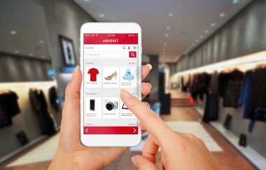 Akıllı telefon kadın elinde online alışveriş