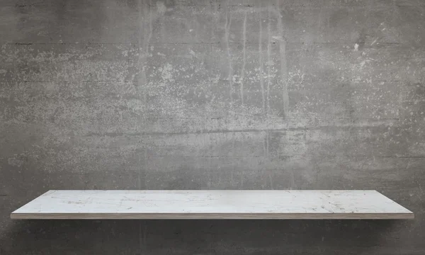 Tisch leer, Arbeitsplatz mit Wand im Hintergrund. — Stockfoto