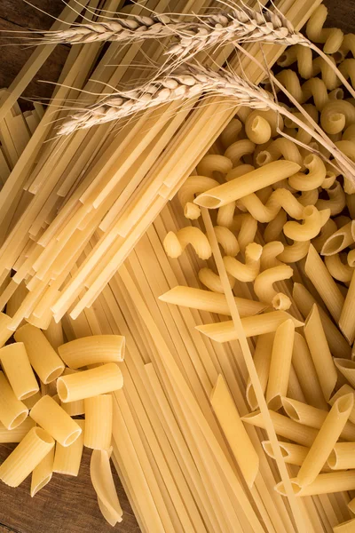 Pasta colorata, spaghetti, crudo — Foto Stock