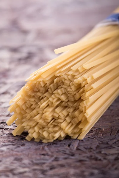 Pasta colorata, spaghetti, crudo — Foto Stock