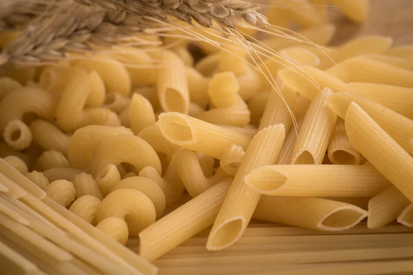 Pasta colorata, spaghetti, crudo — Foto Stock