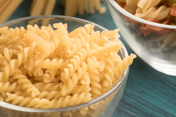 Pasta colorata, spaghetti, crudo — Foto Stock