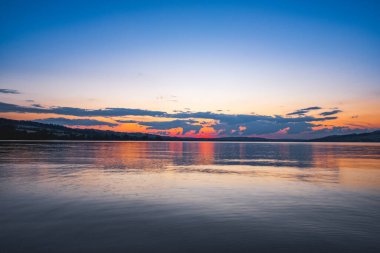 Gölün üzerinde gün batımı - Sempach, İsviçre
