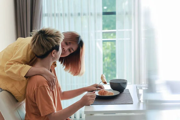 Lesbian Couple Having Breakfast Together — Stock Photo, Image
