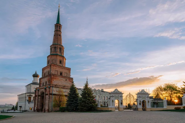 Den Lutande Suyumbike Tower Kazan Kreml Porten Till Regeringsbyggnaden Och — Stockfoto