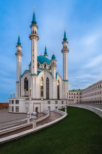 Мечеть Кул Шариф Зажженными Фонарями Казанском Кремле Облачным Весенним Утром — стоковое фото