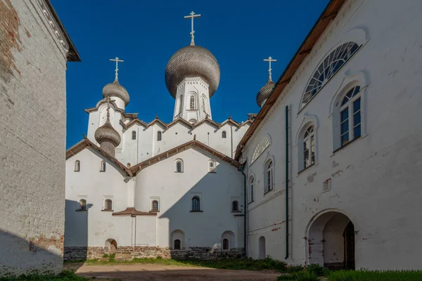 Pohled Komplex Kostela Nanebevzetí Panny Marie Refektáří Solověckého Kláštera Slunečného — Stock fotografie