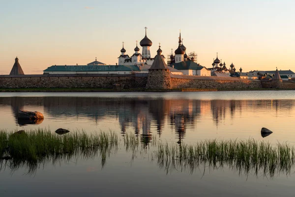 View Solovetsky Monastery Side Holy Lake Sunny Cloudless Morning Solovetsky — Stock Photo, Image