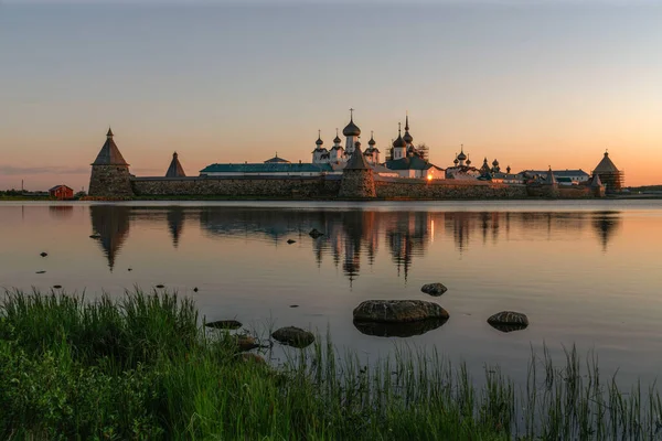 Άποψη Της Μονής Solovetsky Από Την Πλευρά Της Ιερής Λίμνης — Φωτογραφία Αρχείου