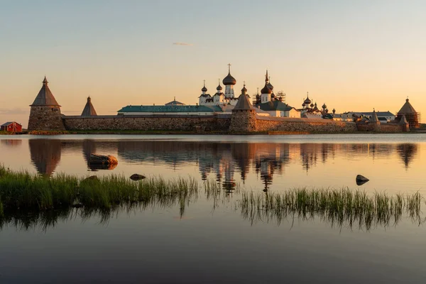 View Solovetsky Monastery Side Holy Lake Sunny Cloudless Morning Solovetsky — Stock Photo, Image