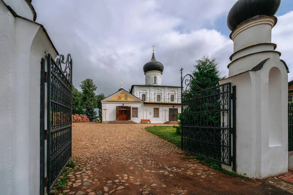 Kilátás Szent György Templom Győztes Plébániatemplom Dosztojevszkij Család Egy Napos — Stock Fotó