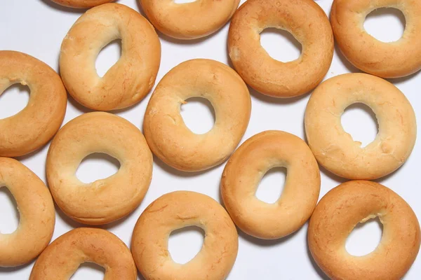 Simit beyaz arkaplanda yakın plan