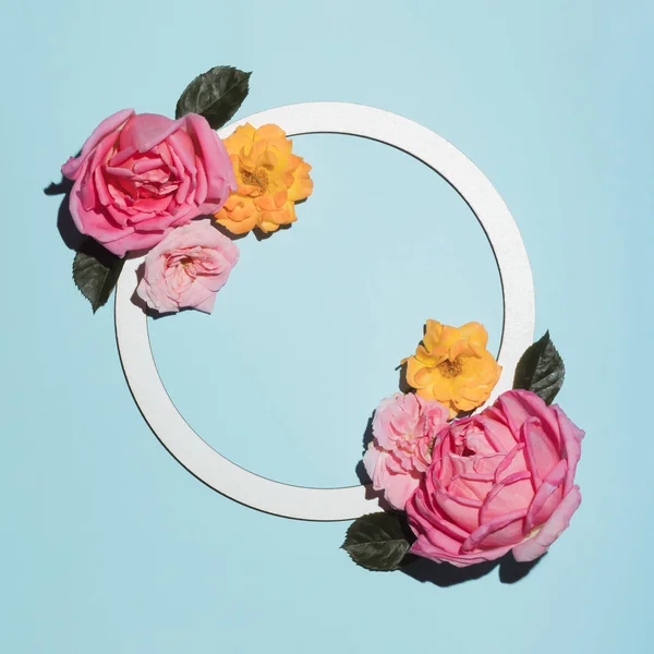 Cadre Rond Avec Espace Copie Fleurs Roses Colorées Feuilles Sur — Photo
