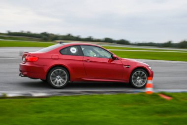 Bmw m3 e92 yarış pistinde