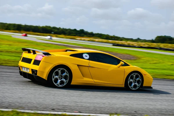 Lamborghini Gallardo yarış pistinde