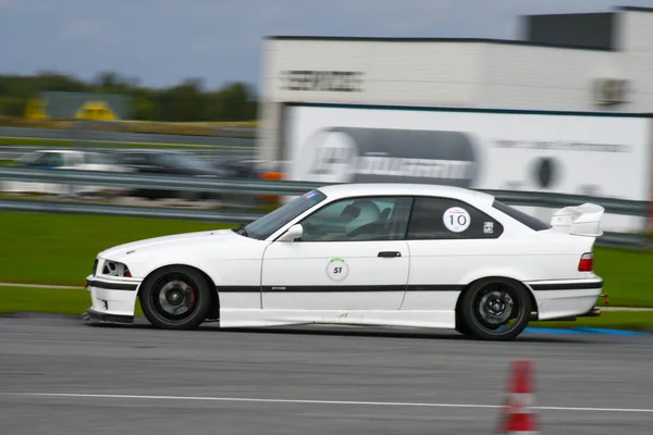 BMW e36 yarış pistinde