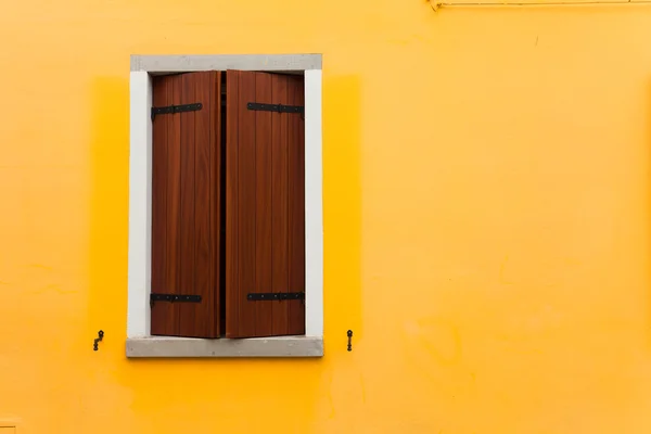 Detail eines engen Balkons von der Insel Burano, Venedig — Stockfoto