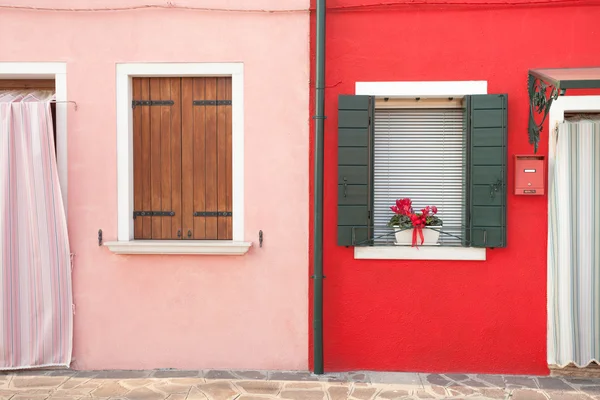 Detail van een traditioneel huis in Burano eiland, Venetië — Stockfoto