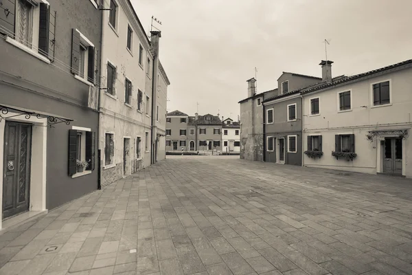 Panorama från ett litet torg i ön burano, Venedig (vintage effekt) — Stockfoto