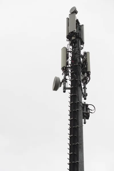 Antena de red de teléfonos celulares aislados — Foto de Stock