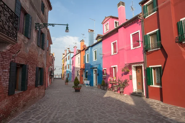 Panorama von einer sekundären straße in burano insel, venedig — Stockfoto