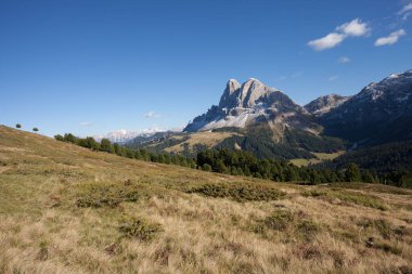 İtalyan Dolomites bölgesindeki Sass de Putia grubuna geniş görüş