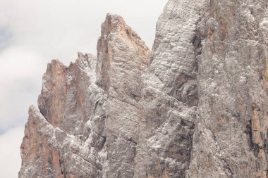 İtalya 'da dikey Dolomitlerin duvarının ayrıntıları