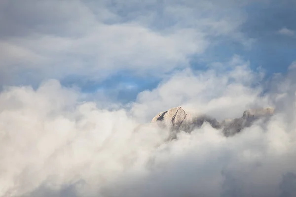 Βόρεια Πλευρά Της Ομάδας Sella Μεταξύ Των Νεφών Από Την — Φωτογραφία Αρχείου