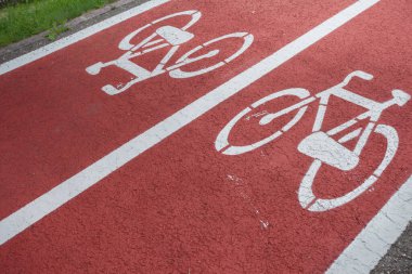 Kırmızı şehir bisikleti hız şeridi