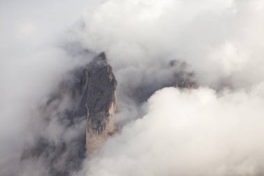Sasso Lungo 'nun kuzey yakası. Val Gardena bölgesinden gün batımında.