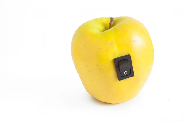 Одно желтое яблоко с выключателем в положении выключения питания — стоковое фото