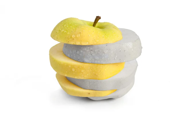 Single yellow apple cut into horizontal slices — Stock Photo, Image