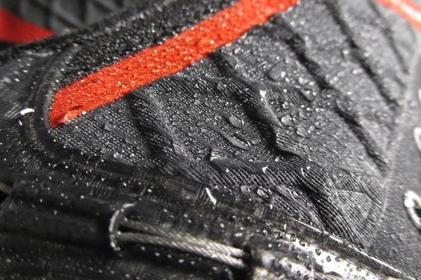 Dağ ayakkabıları için su geçirmez teknoloji