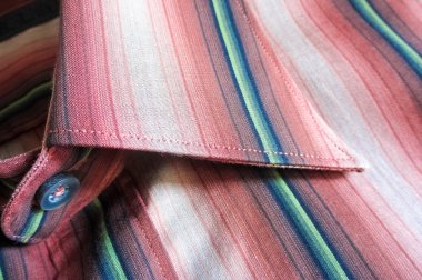 Pamuk kırmızı ve beyaz gömlek