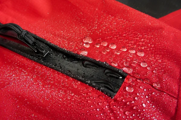 Dağ kıyafetleri için su geçirmez teknoloji