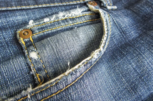 Worn jeans azul como fundo — Fotografia de Stock