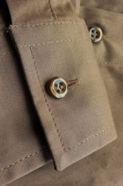 İtalya'da yapılan kahverengi pamuklu gömlek