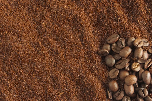 Gebrande koffie grond als achtergrond — Stockfoto