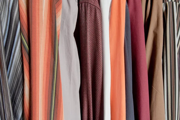 Camisas multicolores de algodón como fondo — Foto de Stock