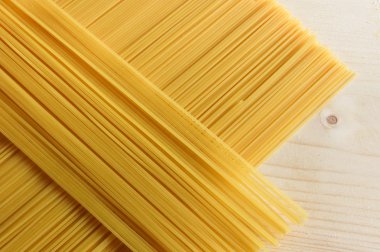 Arka plan olarak pişmemiş İtalyan makarna