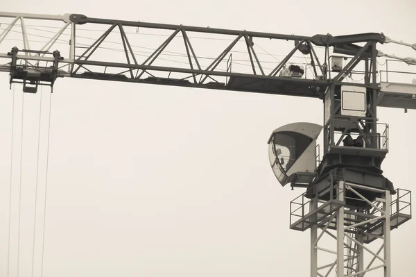 Focus sur la grue au travail — Photo