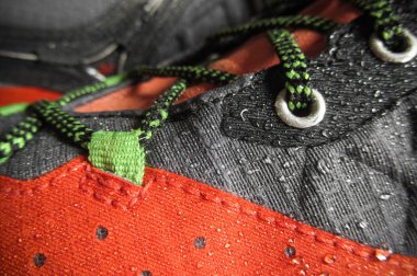 Dağ ayakkabıları için su geçirmez teknoloji