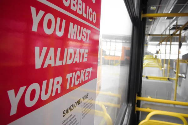 Debe validar su billete en autobús urbano —  Fotos de Stock