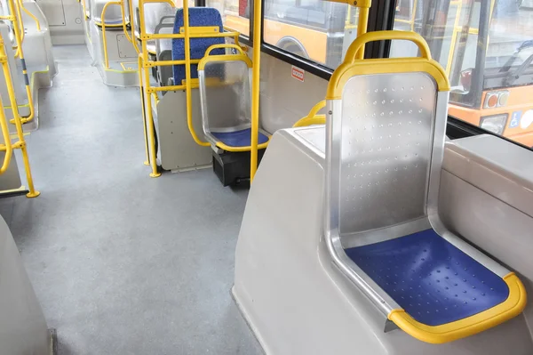 Asiento vacío dentro de un autobús urbano —  Fotos de Stock