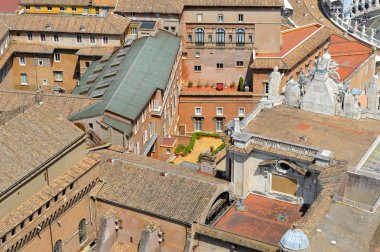 Vatikan'ın kiremitli çatıları görünümünü