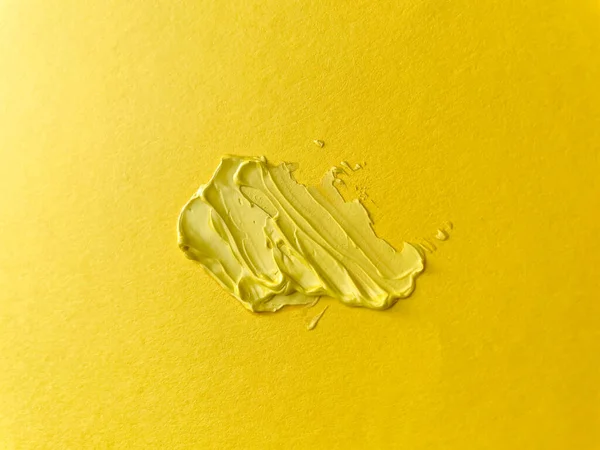 Sarı arkaplanda boya dokusu. Gradyan.